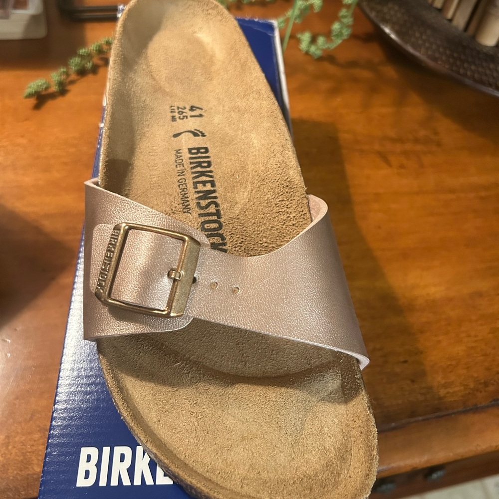 NIB Birkenstock Madrid Sandal – Copper/Rose Gold with Rose Gold buckle – Size 41
